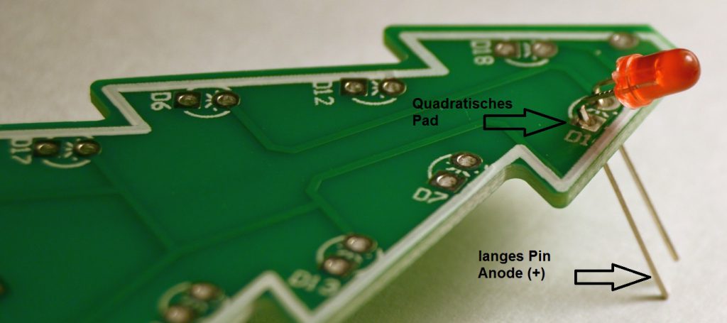 Die LEDs werden bestückt in dem das lange Pin in das quadratische Pad geseteckt wird