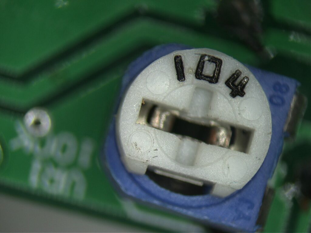 Potentiometer auf der Leiterplatte